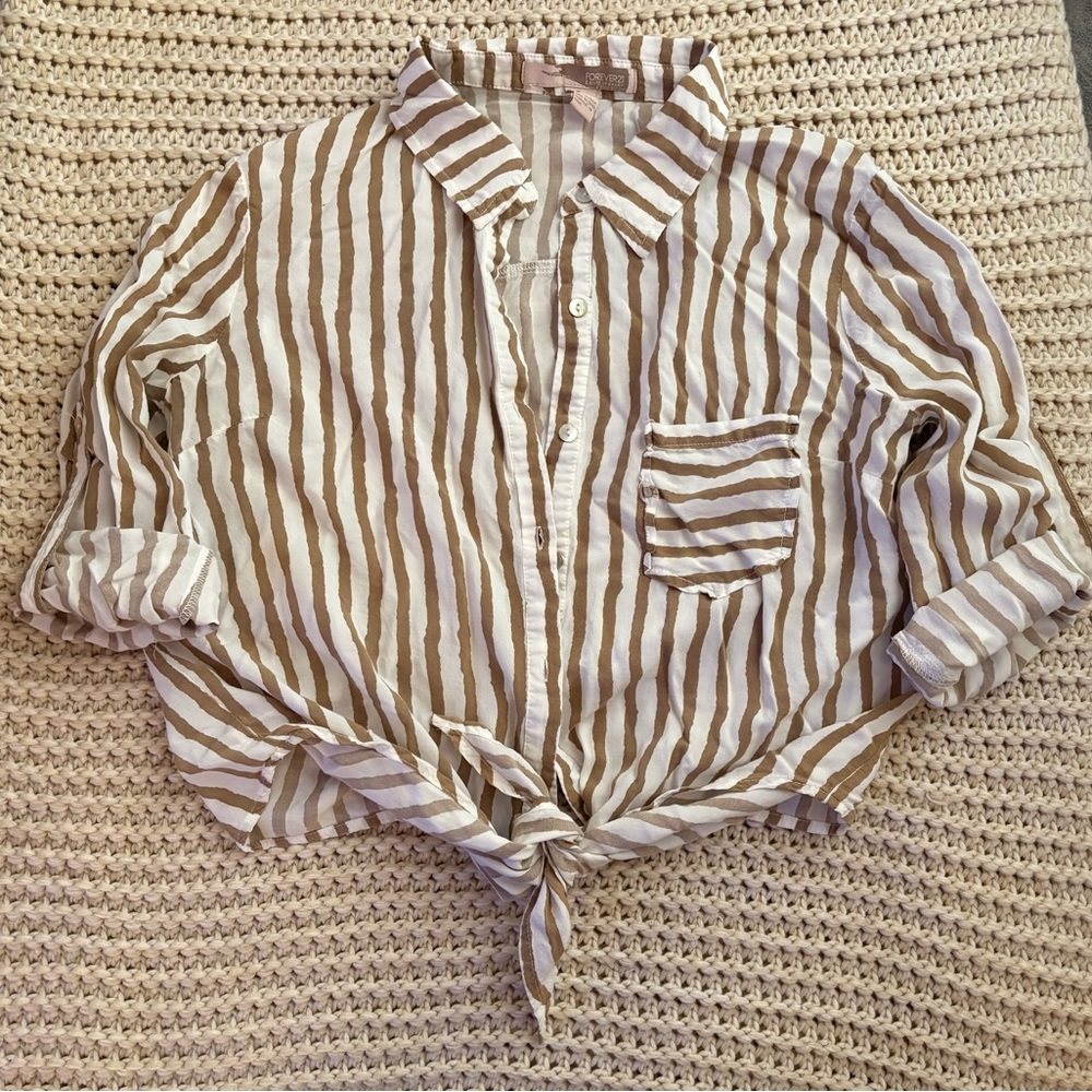 ❣️$5 Deal Forever 21 Tie Front Button Down Shirt